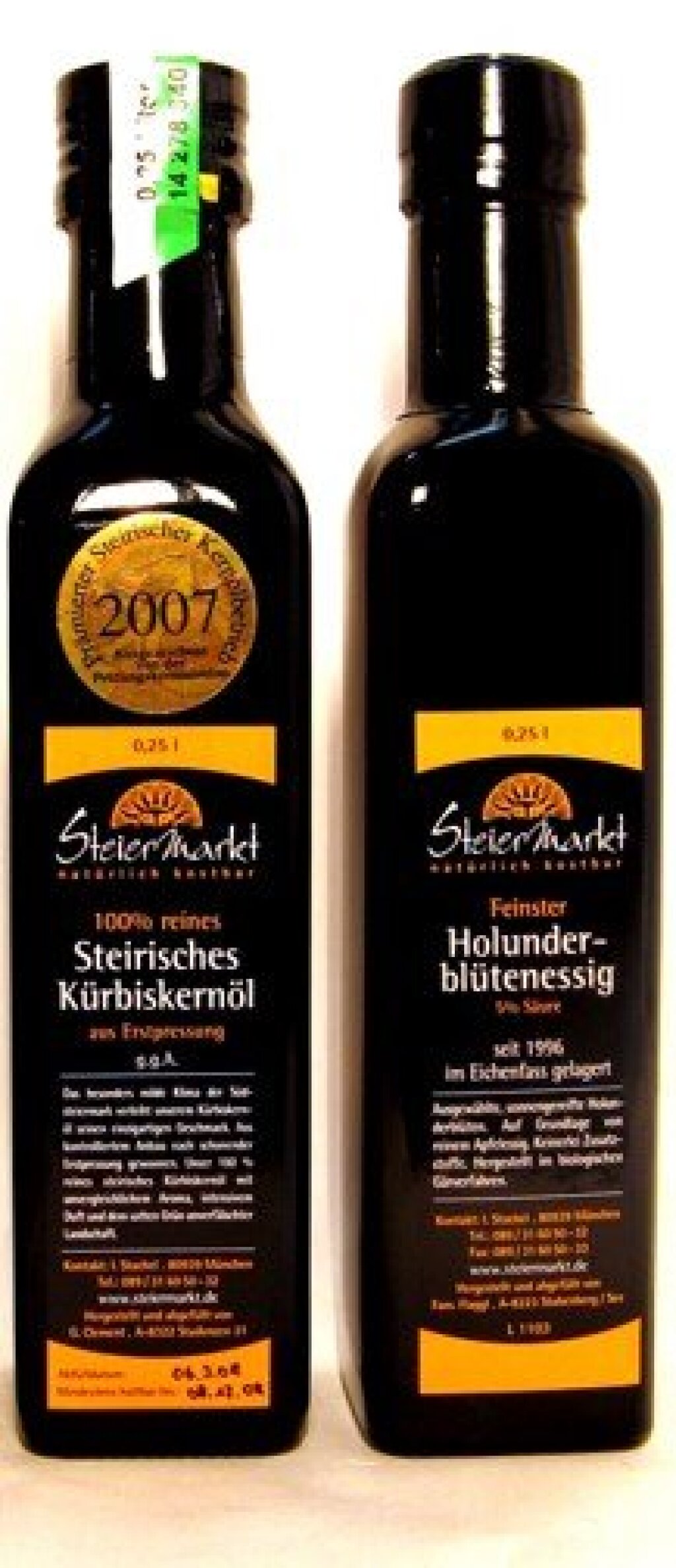 Steirisches Kürbiskernöl g.g.A. 0,25 L in dunkler Flasche mit Herkunftspanderole und Holunderblütenessig 0,25 L in dunkler Flasche als Geschenkset für Firmengeschenke, Kundengeschenke oder einfach als eine sehr hochwertige Aufmerksamkeit bei jeder Gelegenheit. Beratung und Verkauf Getränke Steiermarkt in Ismaning bei München.
