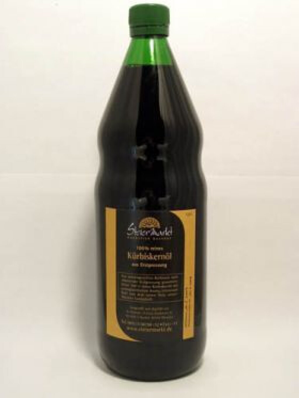 Kürbiskernöl aus Erstpressung, hergestellt in Österreich, Steiermark, käuflich zu erwerben bei Getränke Steiermarkt in Ismaning bei München.